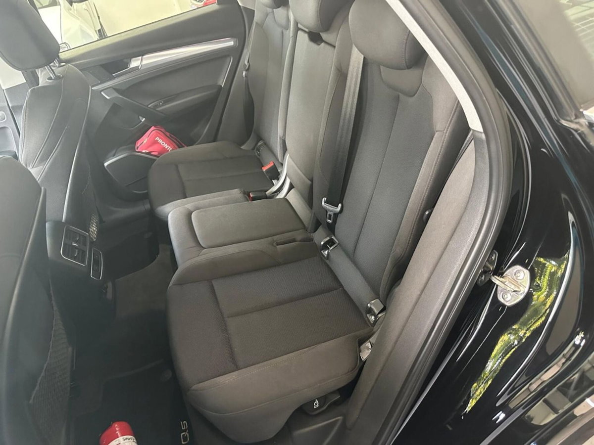 Audi Q5 40 TDI quattro Business Sport (9)