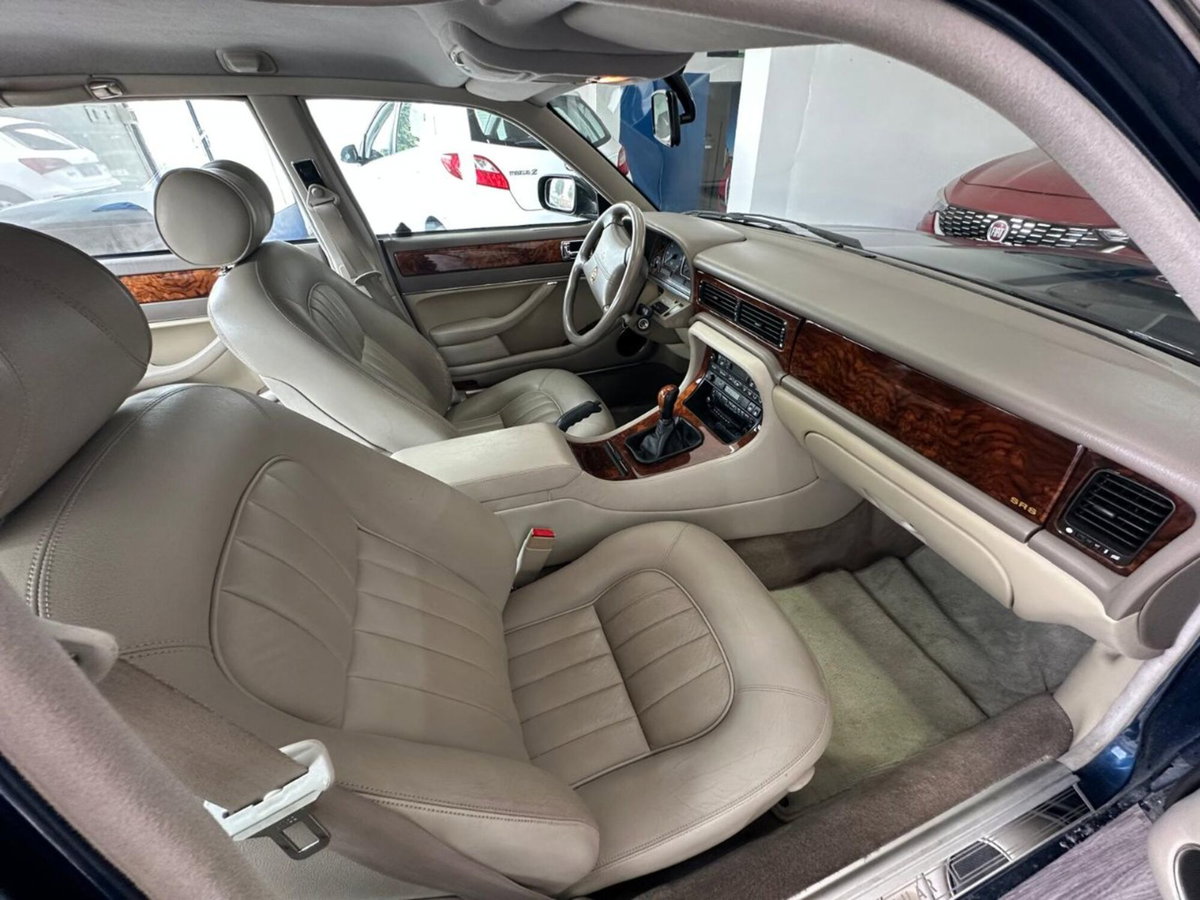Jaguar XJ6 3.2 cat (11)