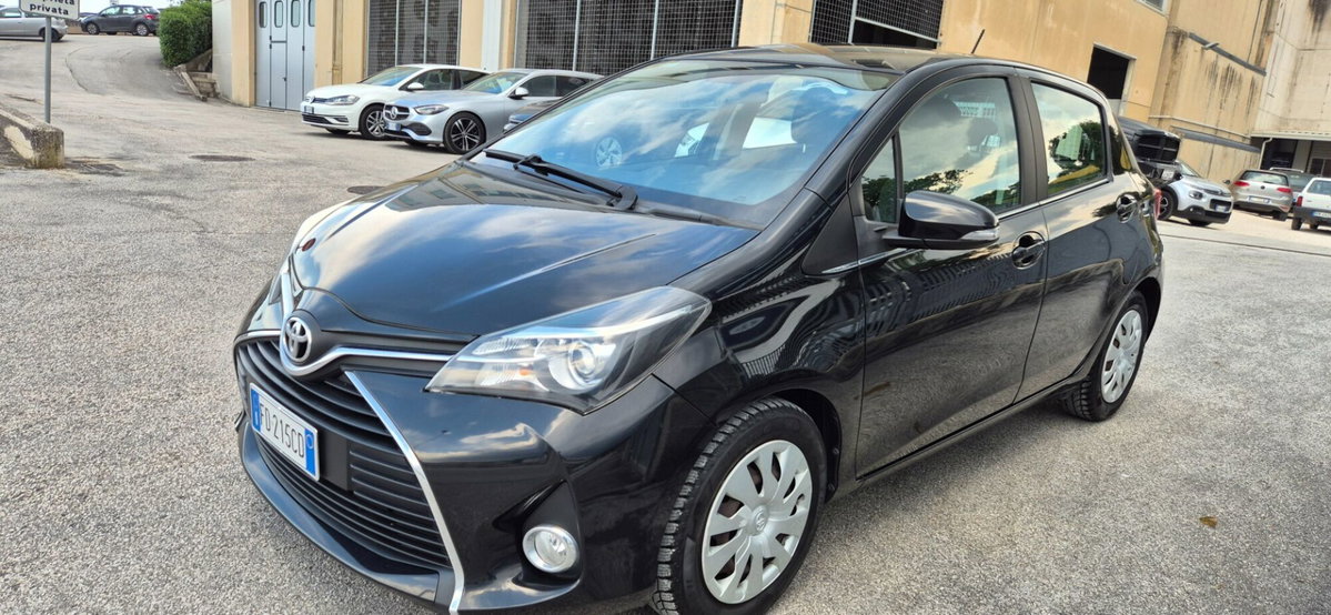 Toyota Yaris 1.0 5 porte (2)