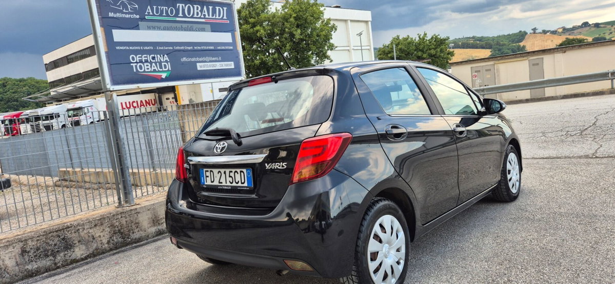 Toyota Yaris 1.0 5 porte (4)