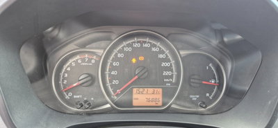 Toyota Yaris 1.0 5 porte (9)