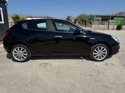 Alfa Romeo Giulietta 1.6 JTDm-2 Distinctive (4)