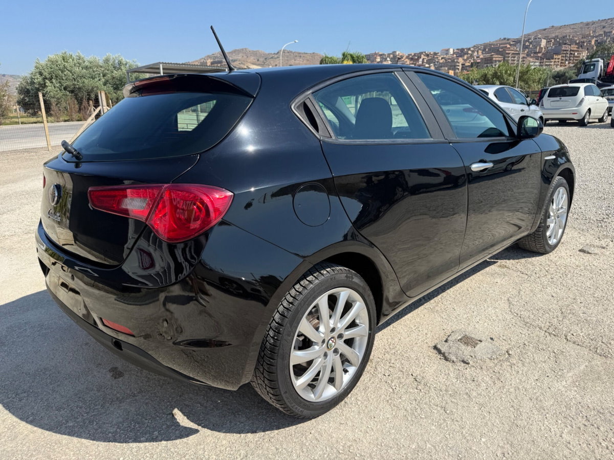 Alfa Romeo Giulietta 1.6 JTDm-2 Distinctive (5)