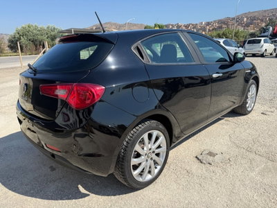 Alfa Romeo Giulietta 1.6 JTDm-2 Distinctive (5)