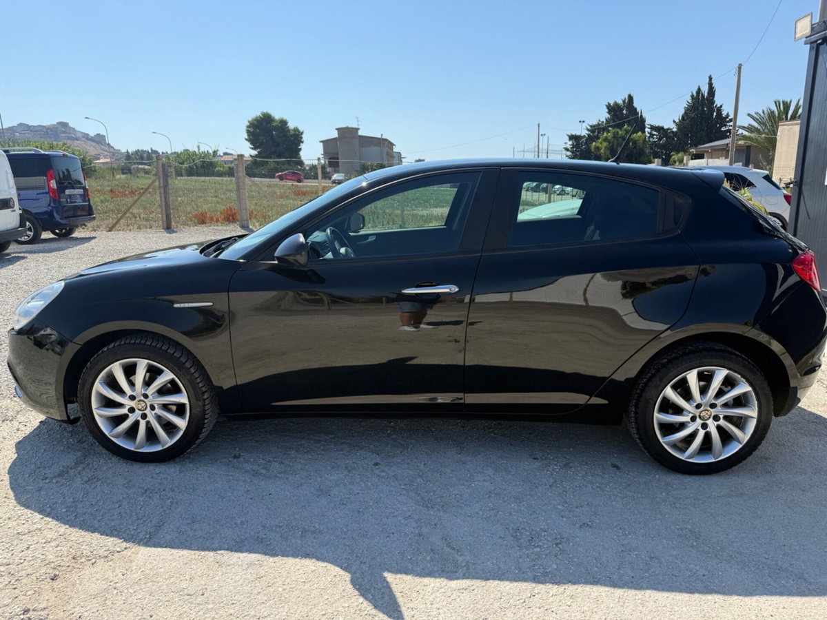 Alfa Romeo Giulietta 1.6 JTDm-2 Distinctive (8)