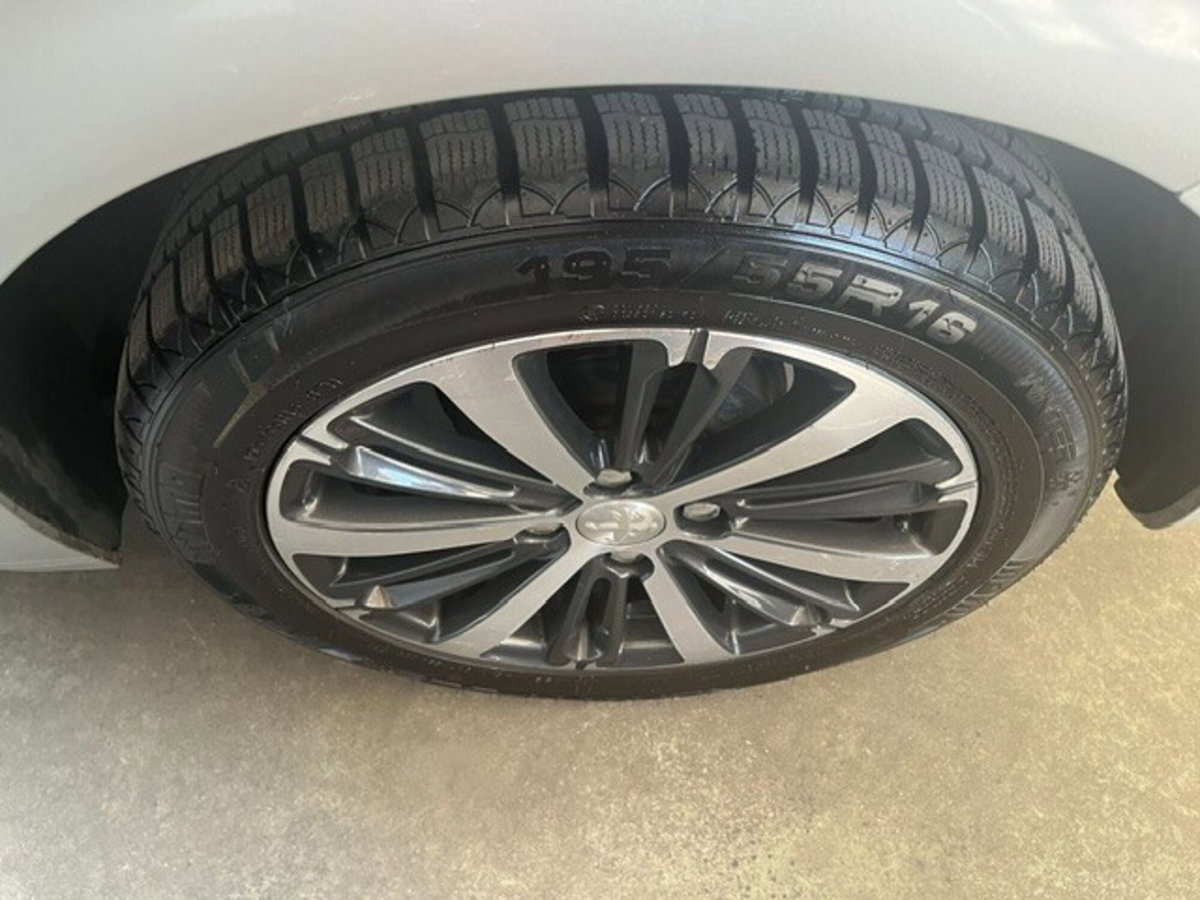 Peugeot 208 82 5p. GPL Allure (8)