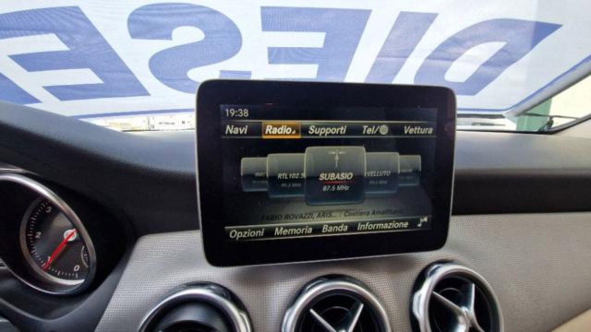 Mercedes-Benz GLA SUV 180 d Automatic Premium (19)