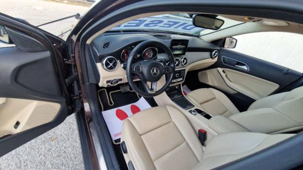 Mercedes-Benz GLA SUV 180 d Automatic Premium (7)