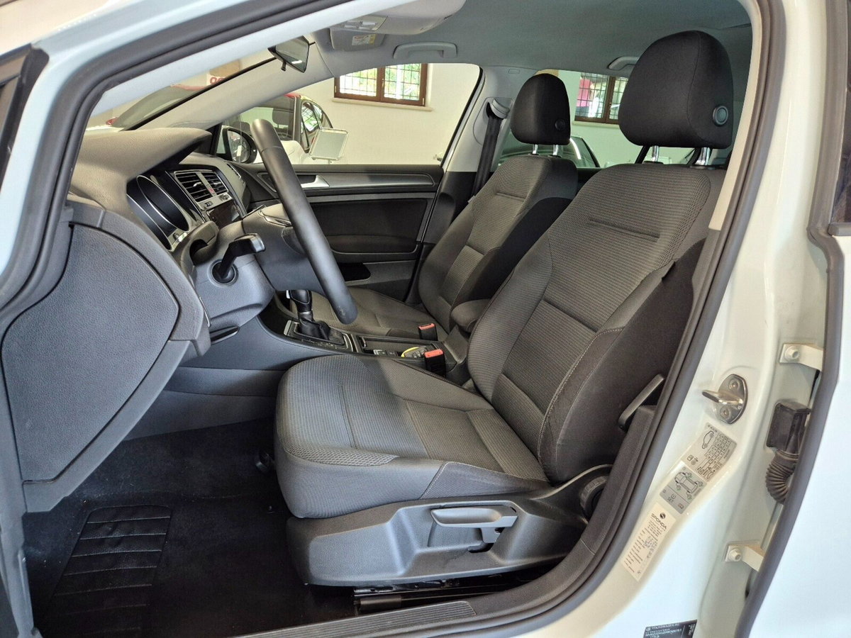 Volkswagen Golf 1.0 TSI 110 CV DSG 5p. Business BlueMotion Technology (6)