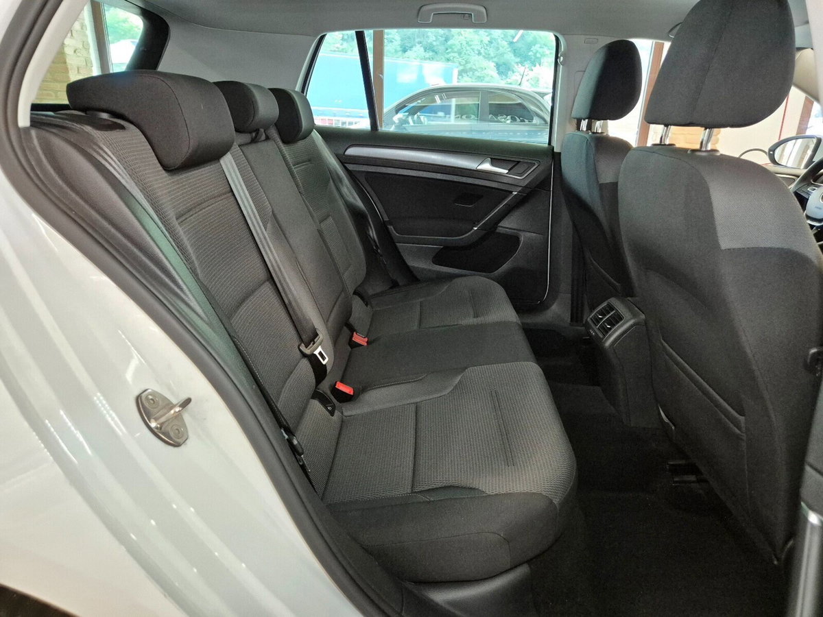 Volkswagen Golf 1.0 TSI 110 CV DSG 5p. Business BlueMotion Technology (9)