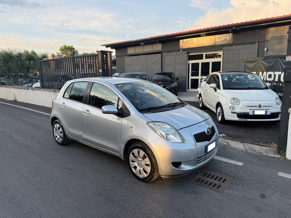 Toyota Yaris 1.0 5 porte