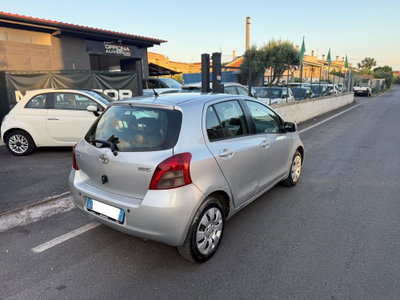 Toyota Yaris 1.0 5 porte (2)