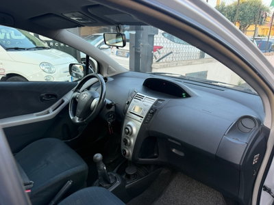 Toyota Yaris 1.0 5 porte (6)