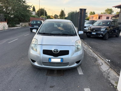 Toyota Yaris 1.0 5 porte (8)