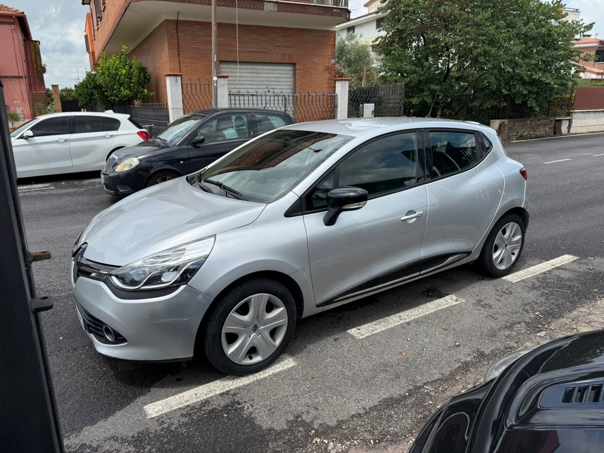 Renault Clio 1.5 dCi 8V 75CV 5 porte Live (12)