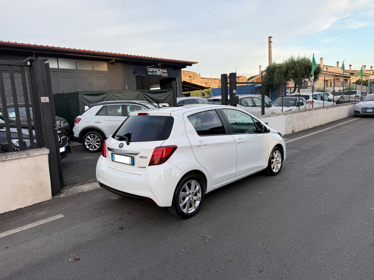Toyota Yaris 1.5 Hybrid 5 porte Style (2)