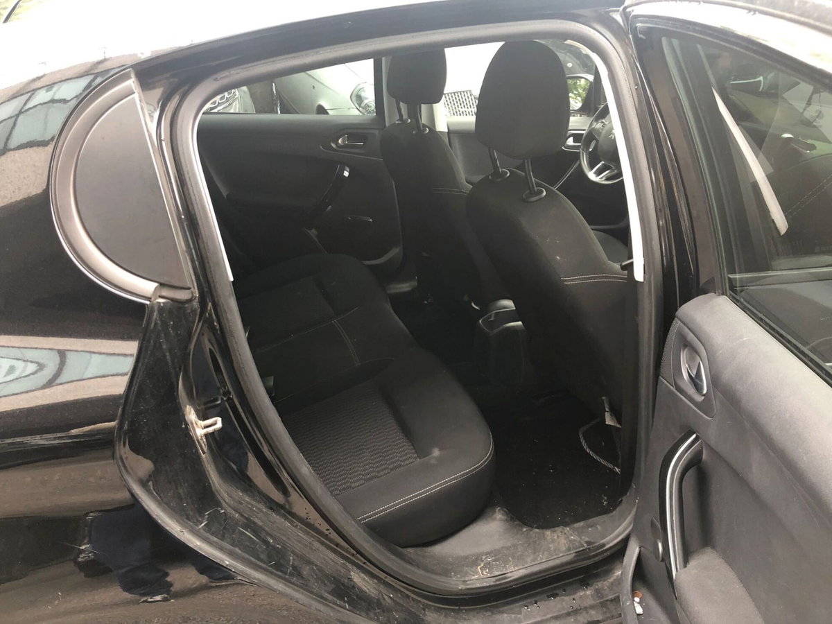 Peugeot 208 82 5 porte Active (12)