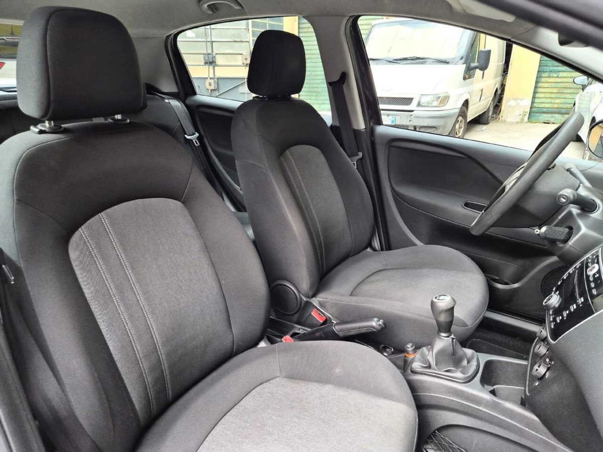 Fiat Punto 1.3 MJT II 75 CV 5 porte Street (10)