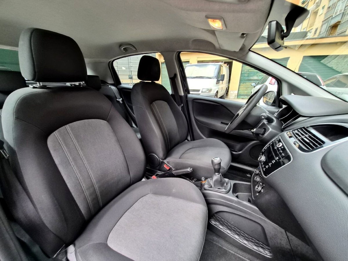 Fiat Punto 1.3 MJT II 75 CV 5 porte Street (11)