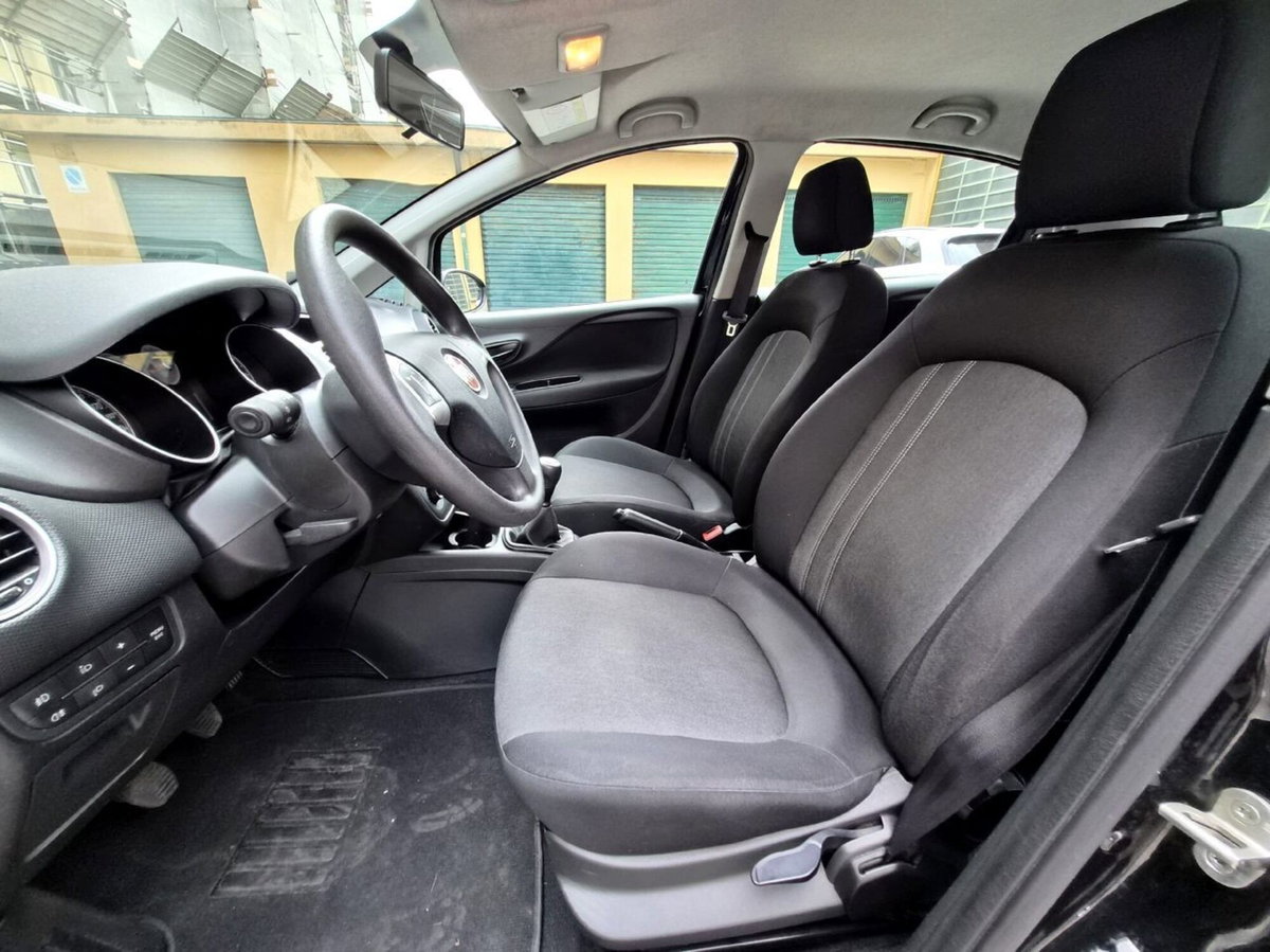 Fiat Punto 1.3 MJT II 75 CV 5 porte Street (14)