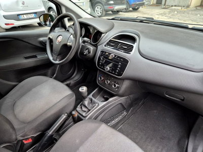 Fiat Punto 1.3 MJT II 75 CV 5 porte Street (9)