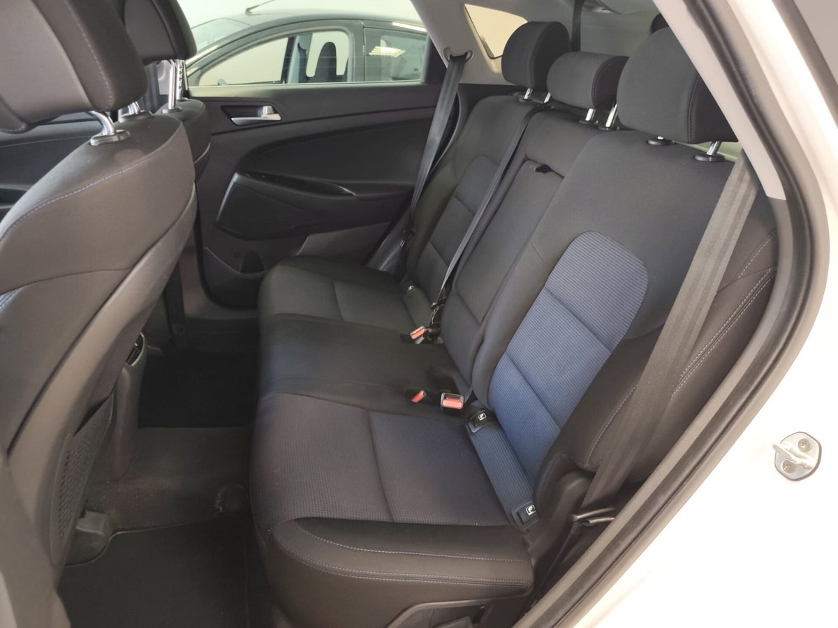 Hyundai Tucson 1.7 CRDi DCT XPossible (8)