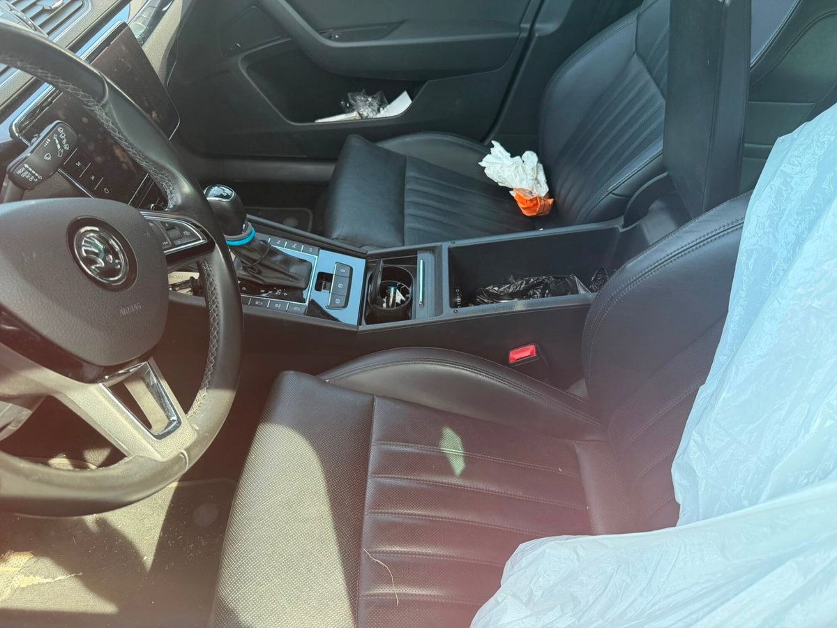 Skoda Superb Station Wagon 2.0 TDI 190 CV SCR DSG 4x4 Wagon Laurin&Klement (10)