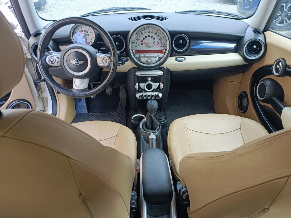 MINI Mini 1.6 16V Cooper D (5)