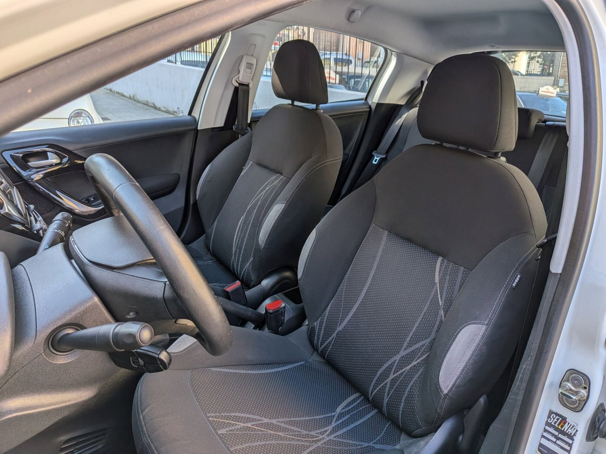 Peugeot 208 82 5 porte Allure (10)