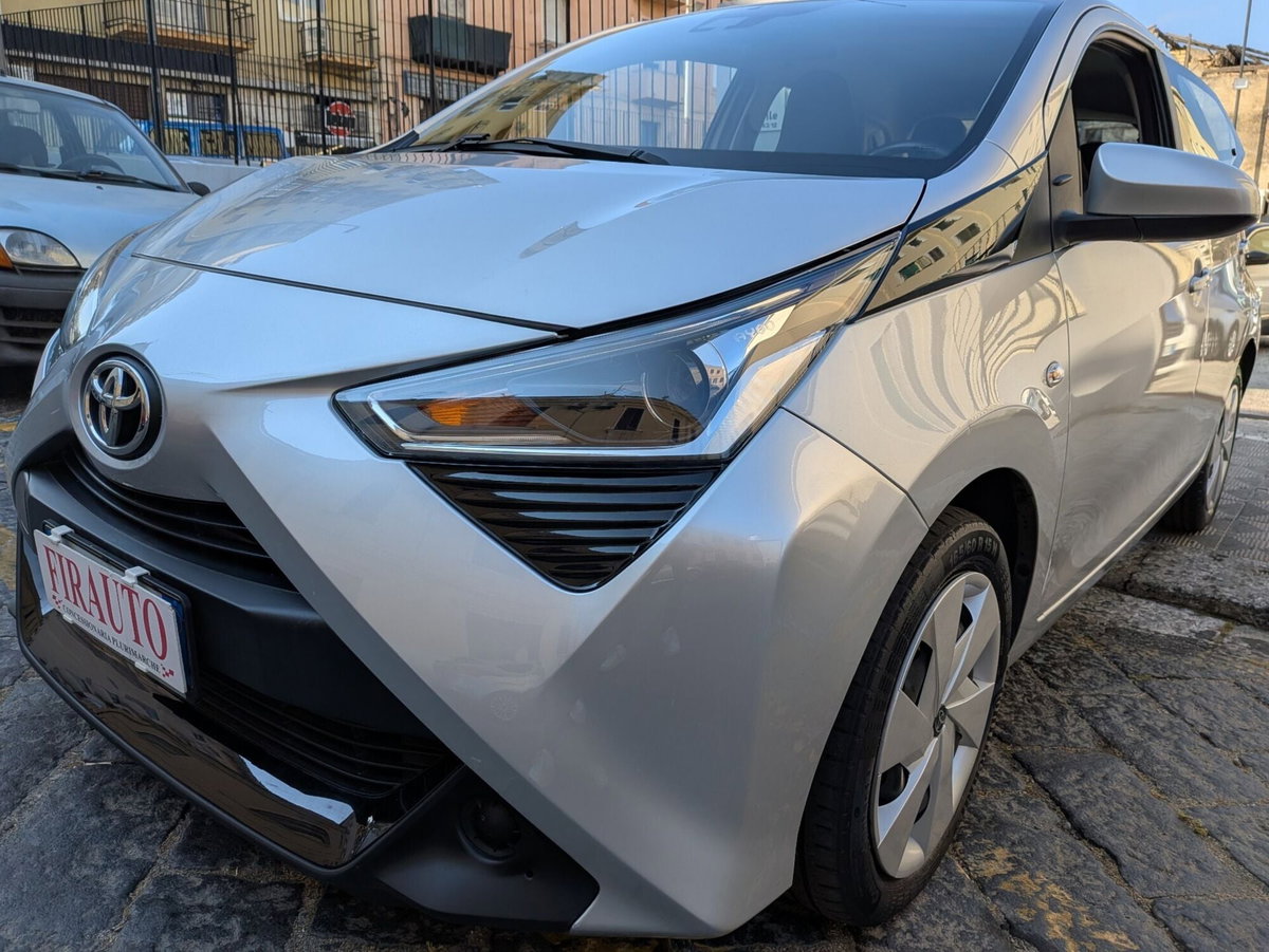 Toyota Aygo Connect 1.0 VVT-i 72 CV 5 porte x-cool (8)