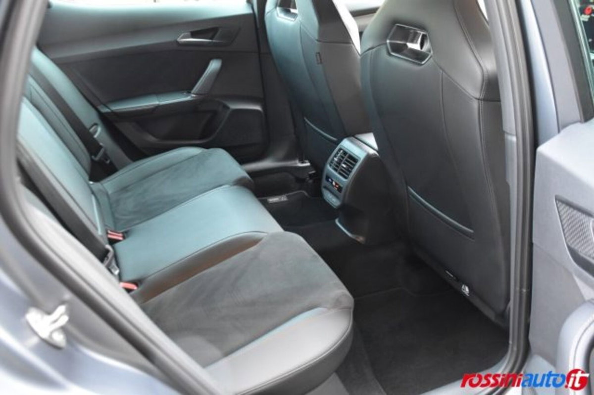 Cupra Formentor 1.5 e-hybrid Dark Stone 204cv dsg (13)