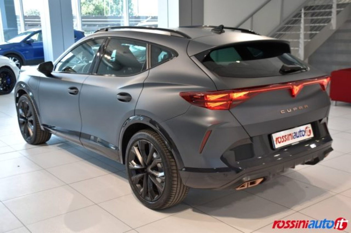 Cupra Formentor 1.5 e-hybrid Dark Stone 204cv dsg (3)