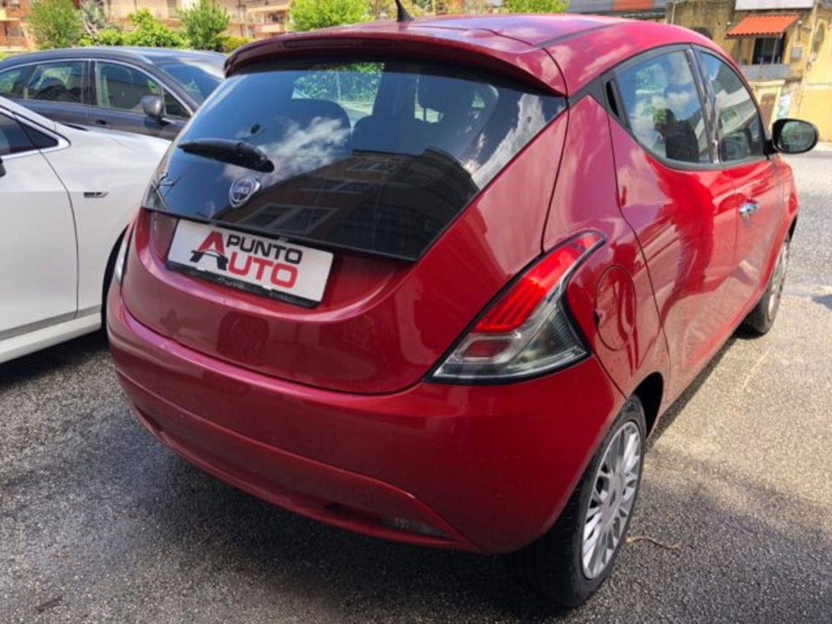 Lancia Ypsilon 1.2 69 CV 5 porte Silver (2)