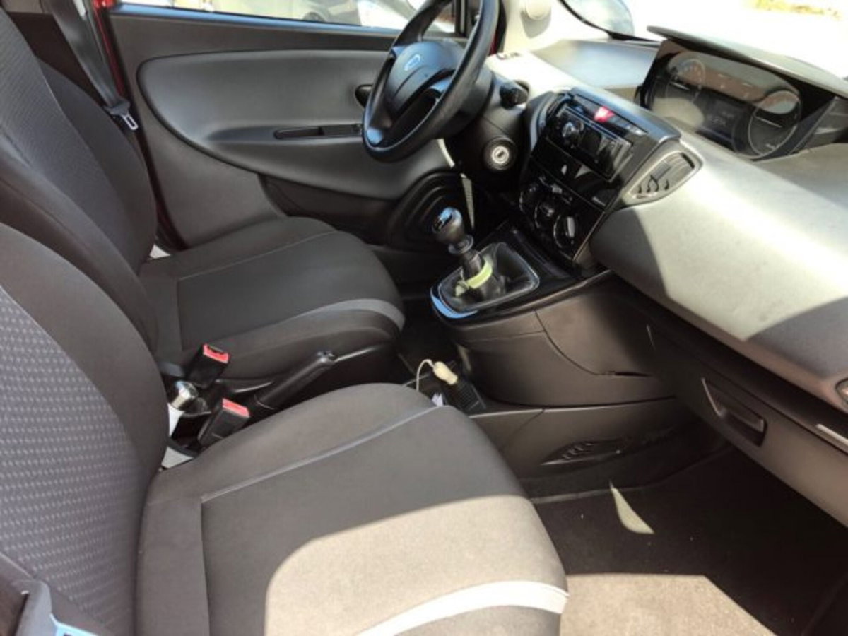 Lancia Ypsilon 1.2 69 CV 5 porte Silver (3)