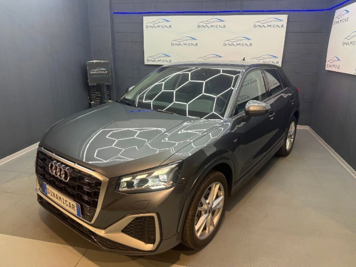 Audi Q2 Q2 40 TFSI quattro S tronic Identity Black (4)