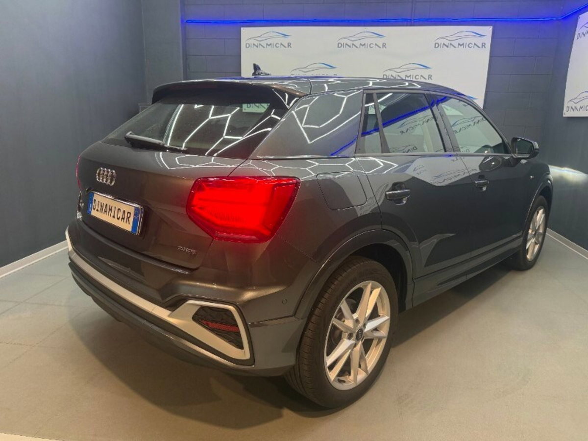 Audi Q2 Q2 40 TFSI quattro S tronic Identity Black (7)