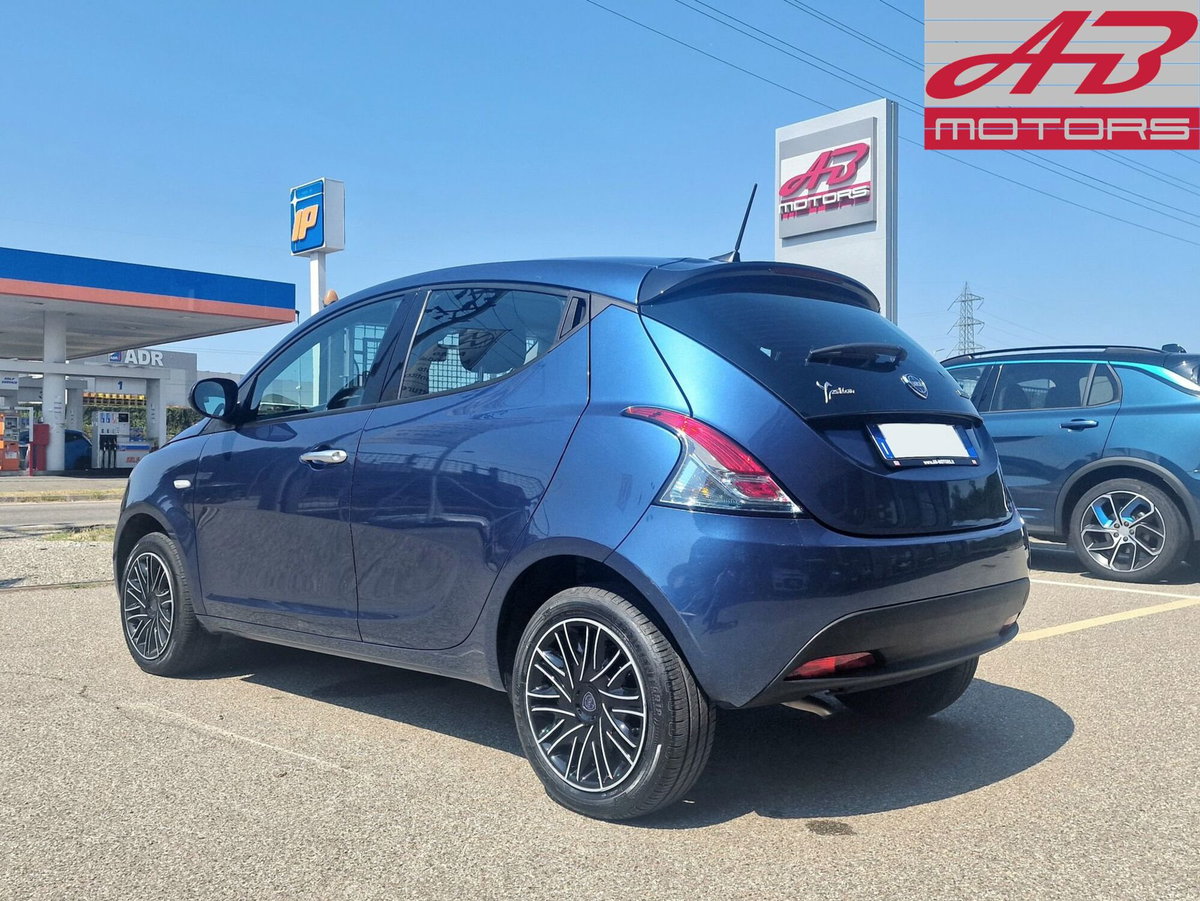 Lancia Ypsilon 1.0 FireFly 5 porte S&S Hybrid Ecochic Gold (7)