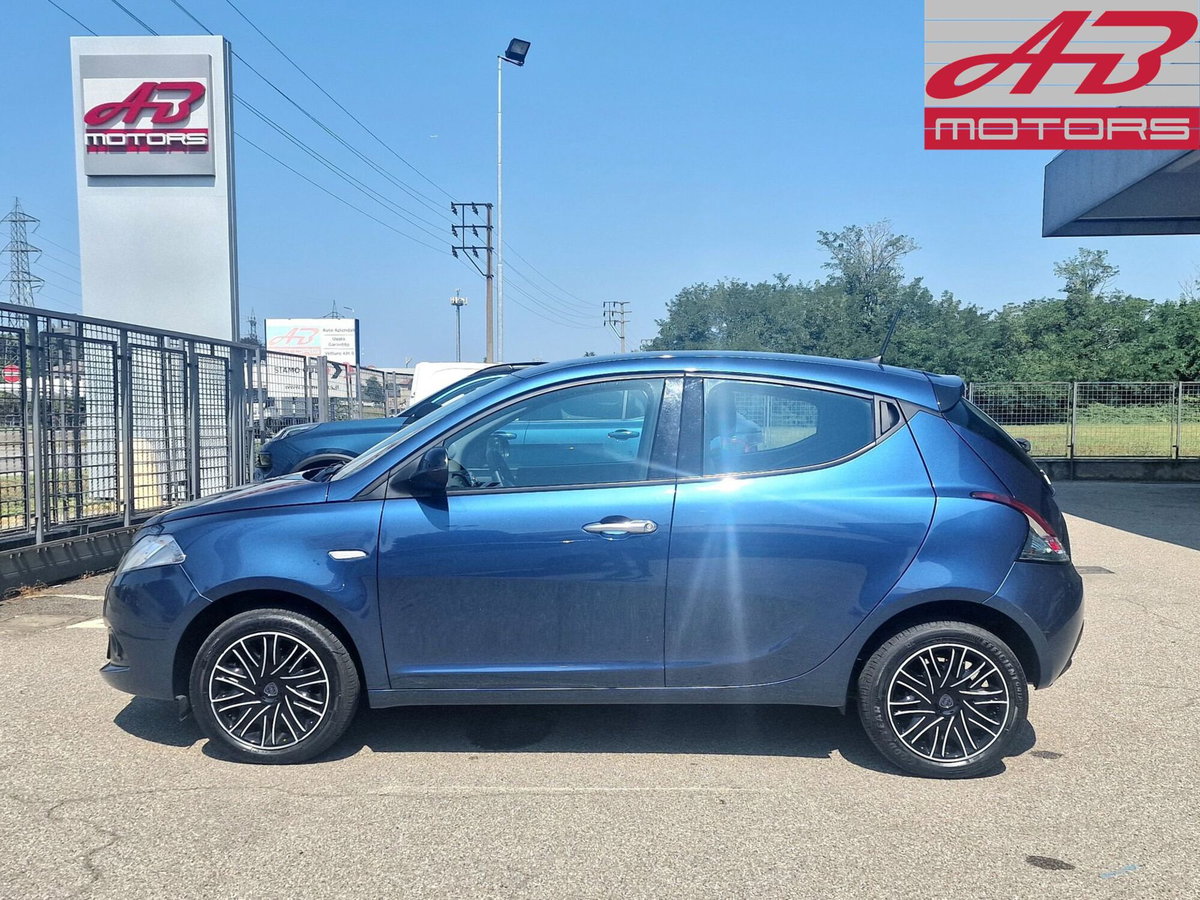 Lancia Ypsilon 1.0 FireFly 5 porte S&S Hybrid Ecochic Gold (8)