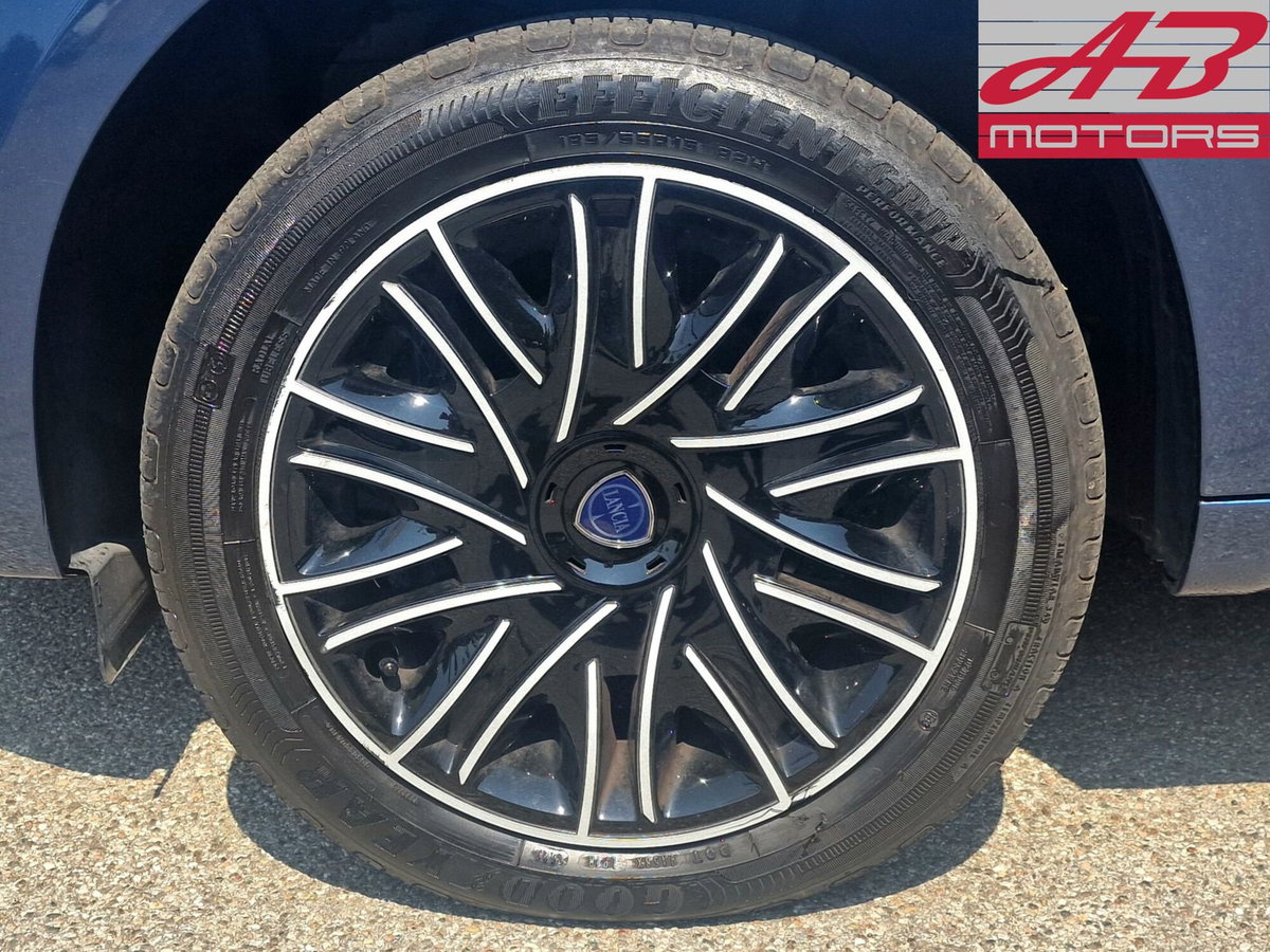 Lancia Ypsilon 1.0 FireFly 5 porte S&S Hybrid Ecochic Gold (9)