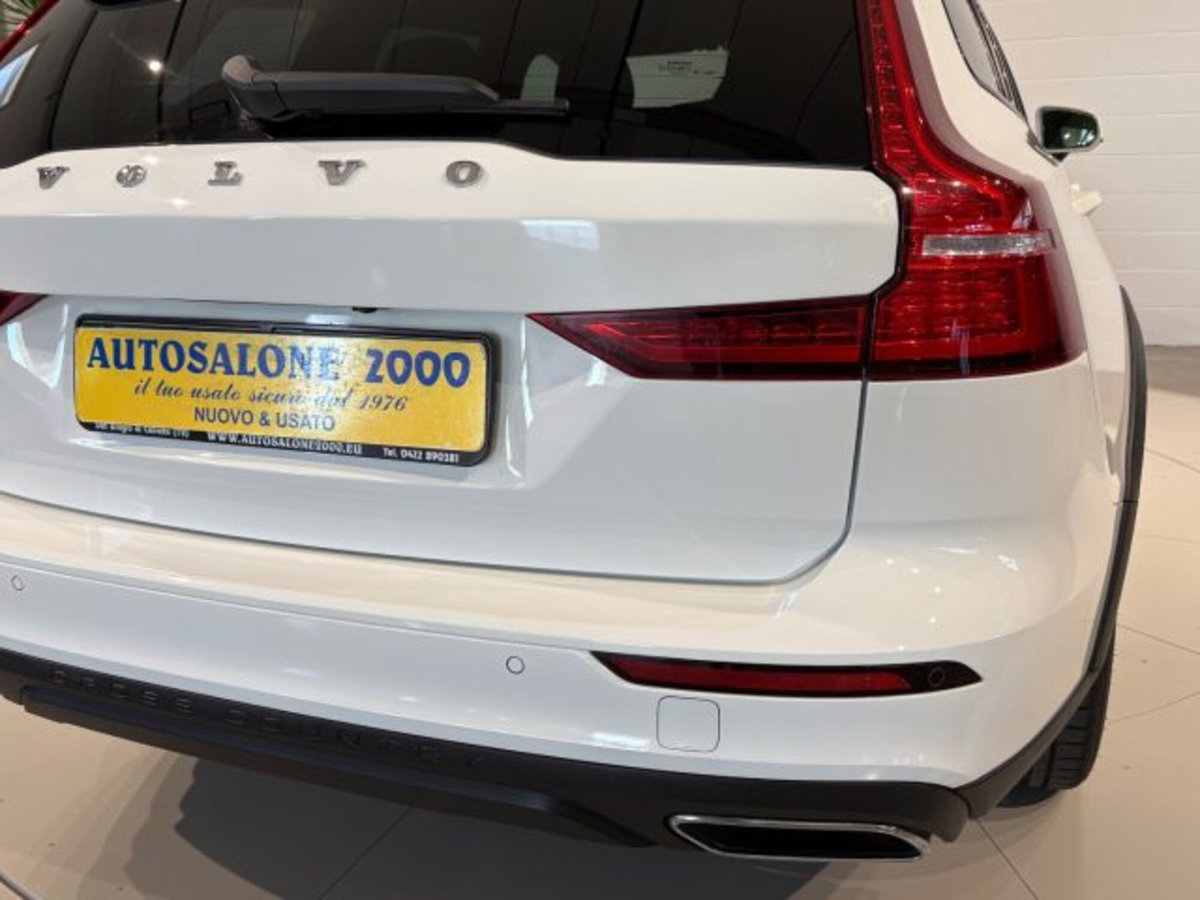Volvo V60 Cross Country D4 AWD Geartronic Pro (17)