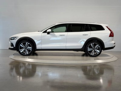 Volvo V60 Cross Country D4 AWD Geartronic Pro (2)