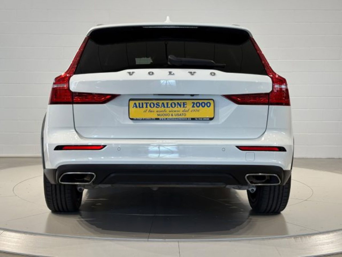 Volvo V60 Cross Country D4 AWD Geartronic Pro (4)