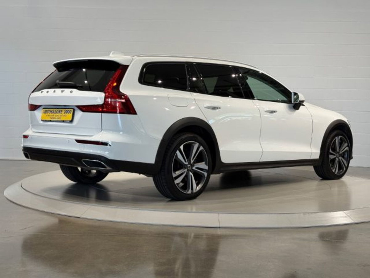 Volvo V60 Cross Country D4 AWD Geartronic Pro (5)