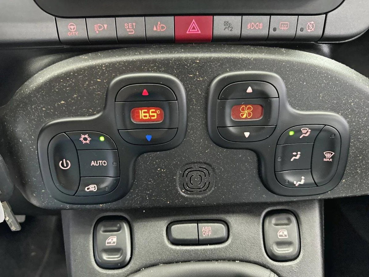Fiat Panda 1.0 FireFly S&S Hybrid City Cross (16)