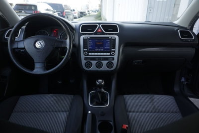 Volkswagen Eos 16V FSI (2)