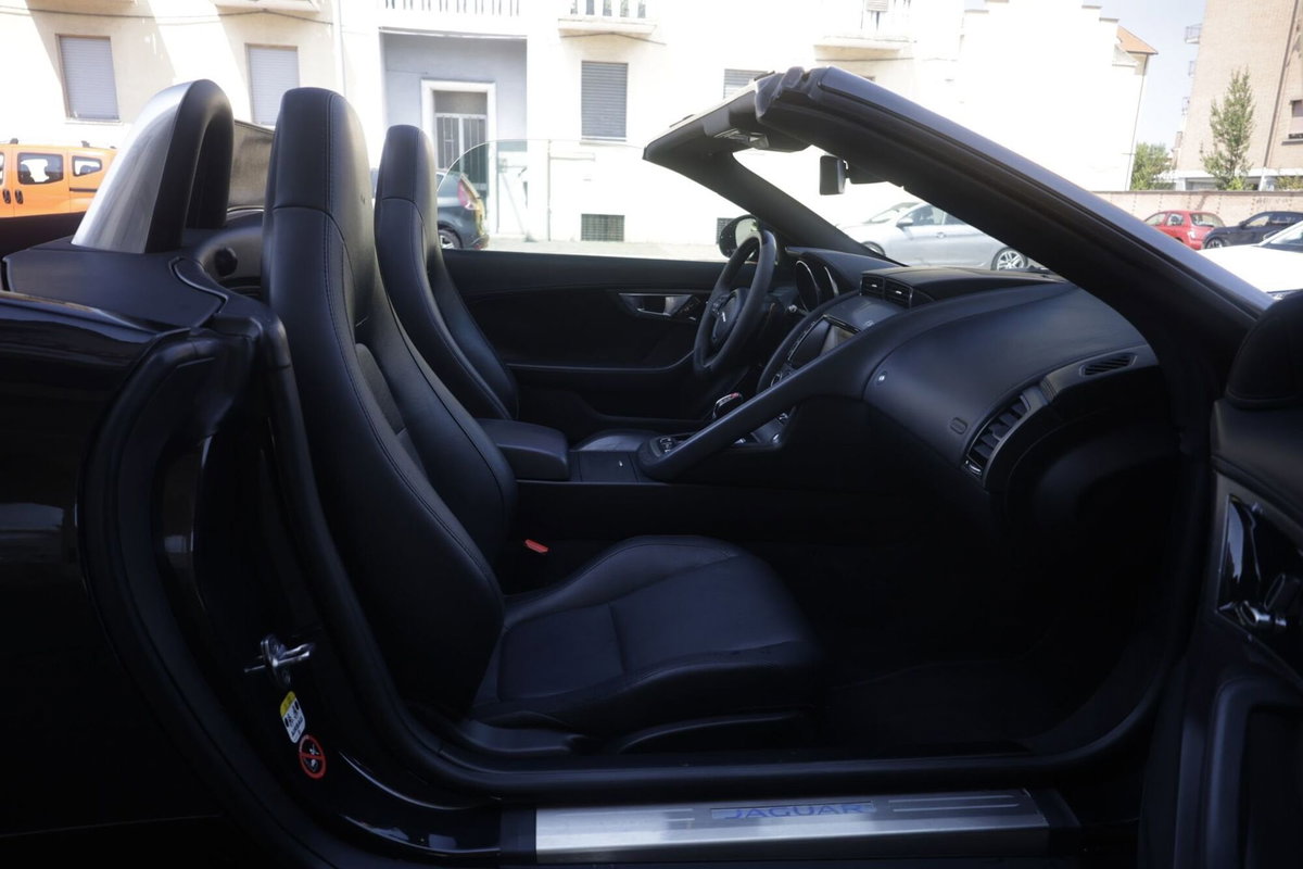 Jaguar F-Type Cabrio 3.0 V6 aut. AWD Convertibile S (11)