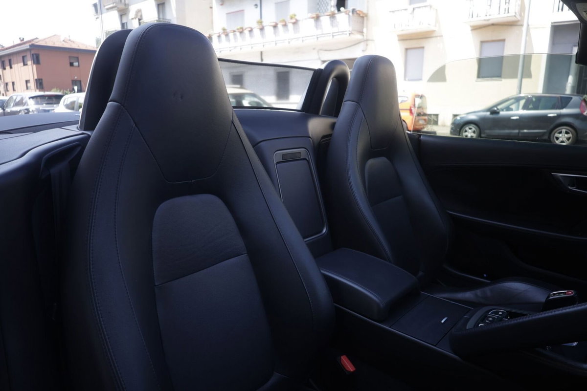 Jaguar F-Type Cabrio 3.0 V6 aut. AWD Convertibile S (3)