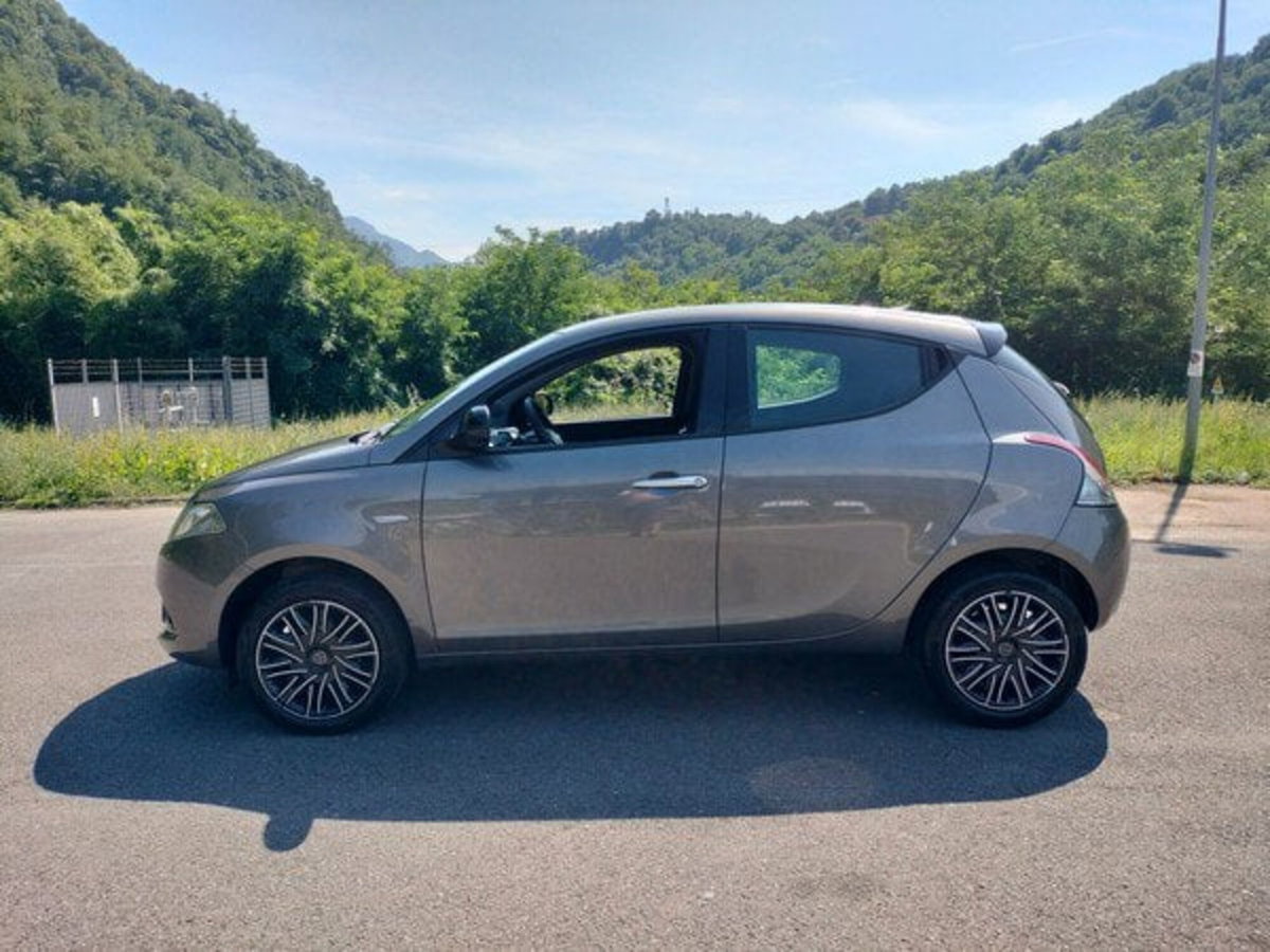 Lancia Ypsilon 1.0 FireFly 5 porte S&S Hybrid Maryne (5)