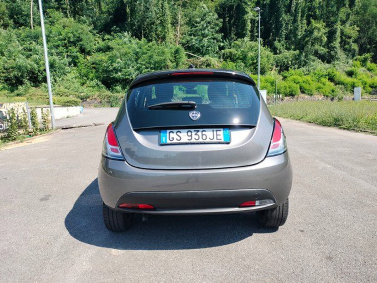 Lancia Ypsilon 1.0 FireFly 5 porte S&S Hybrid Maryne (7)