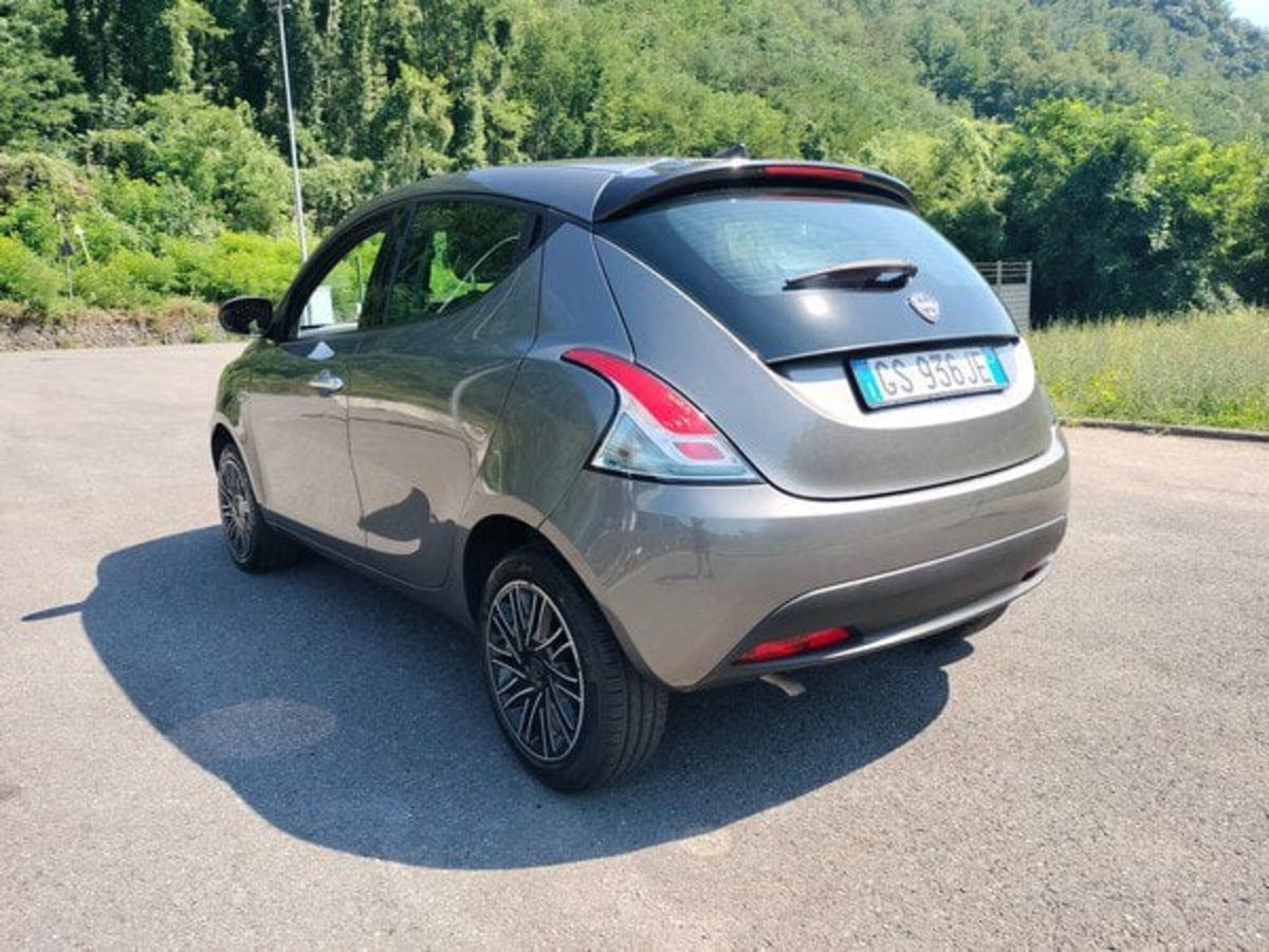 Lancia Ypsilon 1.0 FireFly 5 porte S&S Hybrid Maryne (8)